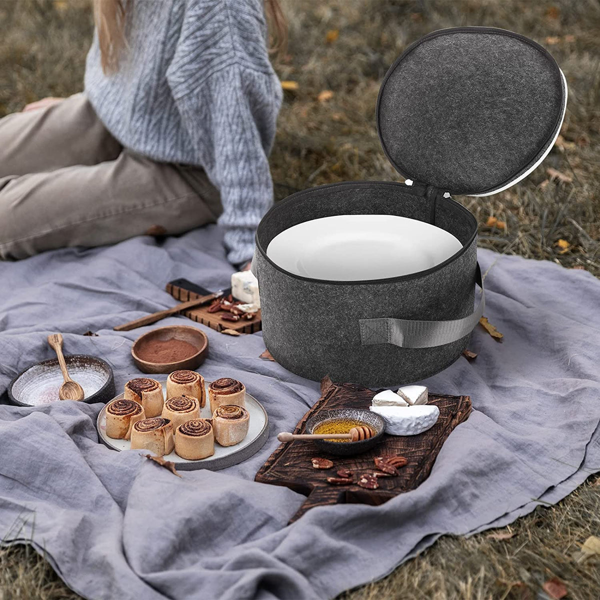 Platra™ Plate Storage Case with 12 Thick Felt Dividers